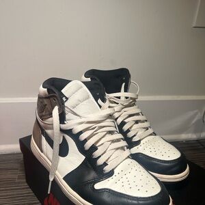 Nike Men's Black and White Sneakers